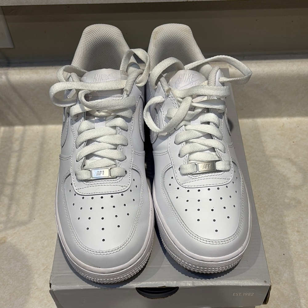 Nike White Air Force 1 Sneakers Classic Design